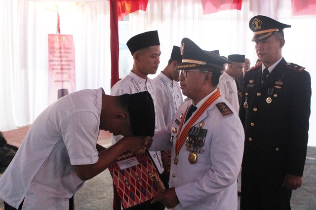 Penyerahan secara Simbolis Remisi Umum 17 Agustus oleh Bupati Cianjur kepada Warga Binaan Pemasyarakatan Lapas Cianjur