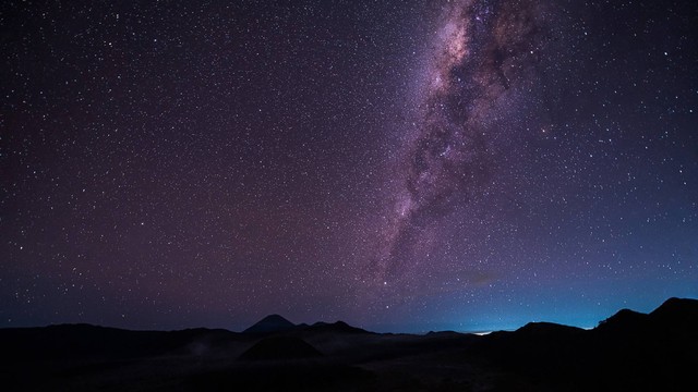 Ilustrasi milky way di Bromo. Foto: Nuttawut Uttamaharad/Shutterstock