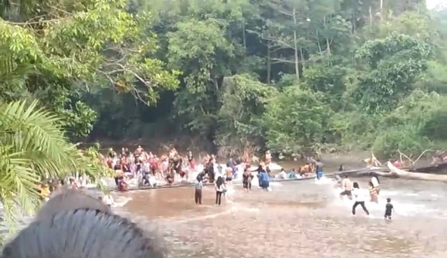 Jembatan gantung Mentukak di Kecamatan Nanga Taman ambruk. Foto: Dok. Istimewa