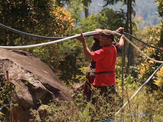 Pipanisasi dilakukan oleh masyarakat lereng Merbabu dibantu oleh Dompet Dhuafa Jawa Tengah dalam menghadirkan program Air Untuk Kehidupan pada (Selasa, 15/08/2023).