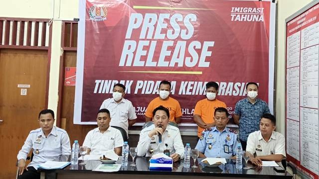 Kantor Imigrasi Tahuna saat menjelaskan tentang perkara tindak pidana keimigrasian yang melibatkan dua warga Sulawesi Utara.
