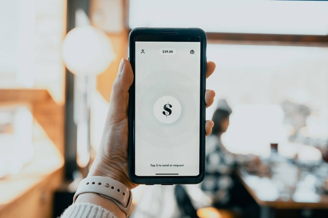 Ilustrasi Cara Mengaktifkan Shopee Pinjam. Foto: Unsplash.com/Tech Daily