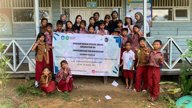 Mahasiswa KKN UNMUL mengadakan kegiatan Bimbingan Belajar Anak di SD Filial 014 Kota Bangun