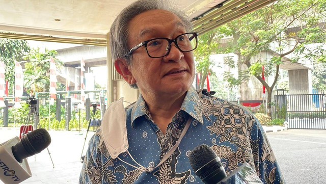 Maqdir Ismail tiba di Kejagung, Jakarta, Jumat (19/8/2023). Foto: Jonathan Devin/kumparan