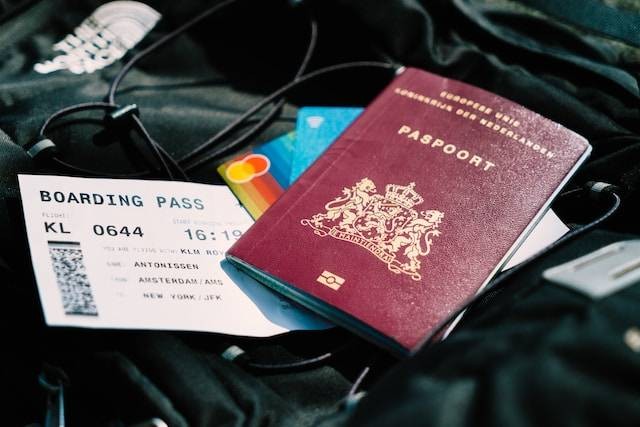Beda E-Paspor dan Paspor Biasa. Foto hanya ilustrasi. Sumber foto: Unsplash/CardMapr.nl
