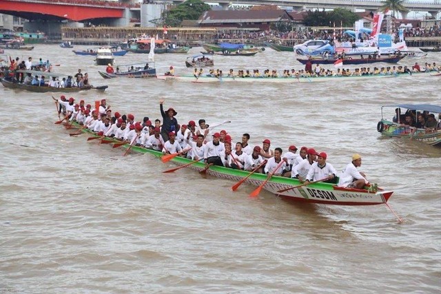 Perlombaan perahu bidar di Sungai Musi Palembang. (dok. Urban Id)