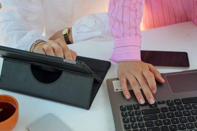 2 Cara Mengatasi Laptop Ngeblank. Foto:Pexels/Ebru Yılmaz. 