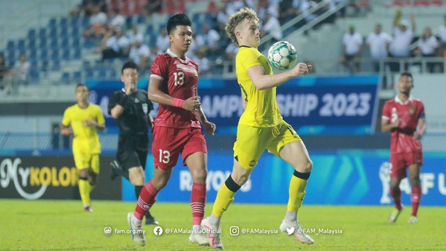 Timnas Indonesia U-23 menghadapi Malaysia U-23 dalam pertandingan Piala AFF U-23 2023 di Rayong Province Stadium, Jumat (18/8). Foto: FA Malaysia