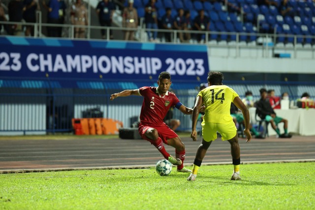 Timnas Indonesia U-23 menghadapi Malaysia U-23 dalam pertandingan Piala AFF U-23 2023 di Rayong Province Stadium, Jumat (18/8). Foto: PSSI