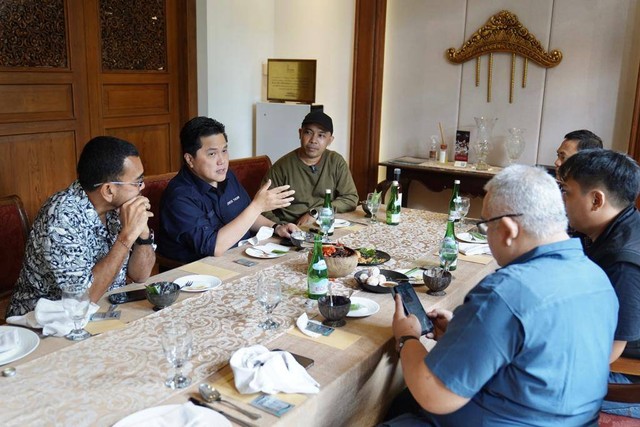 Ketua Umum PSSI, Erick Thohir, bertemu dengan perwakilan suporter klub Liga 1 di Jakarta, Sabtu (19/8). Foto: Dok. Istimewa