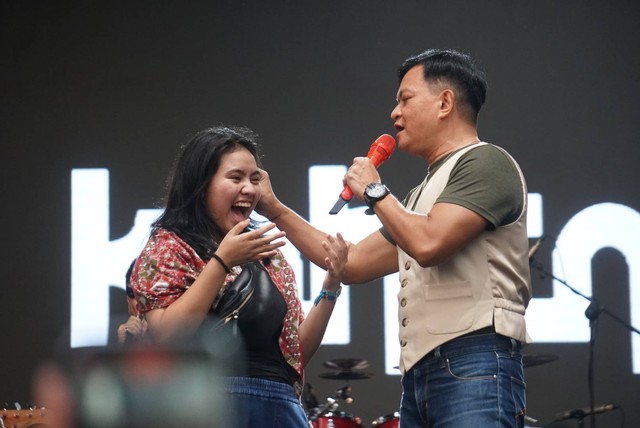 Grup Musik Kahitna menghibur penonton pada Soundsfest 2023, di Summarecon Mall Bekasi, Bekasi, Sabtu (19/8/2023). Foto: Iqbal Firdaus/kumparan