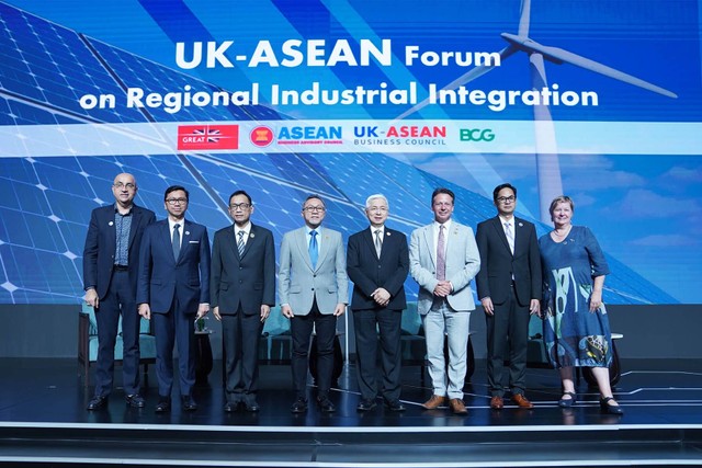 Menteri Perdagangan Zulkifli Hasan dalam acara ASEAN-UK Forum on Regional Industrial Integration di Semarang, Jawa Tengah, Sabtu (19/8/2023). Foto: Kemendag RI