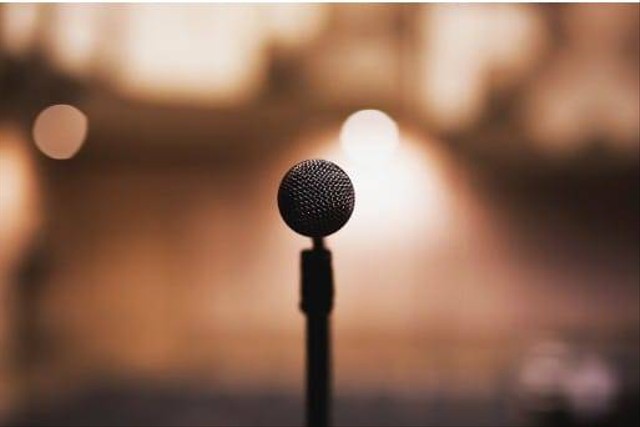 Ilustrasi contoh sambutan ketua panitia. Sumber foto: pixabay/ freestock-photo