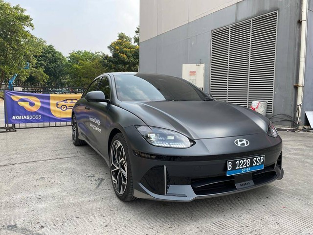 Test Drive mobil listrik Hyundai IONIQ 6 di GIIAS 2023. Foto: Sena Pratama/kumparan