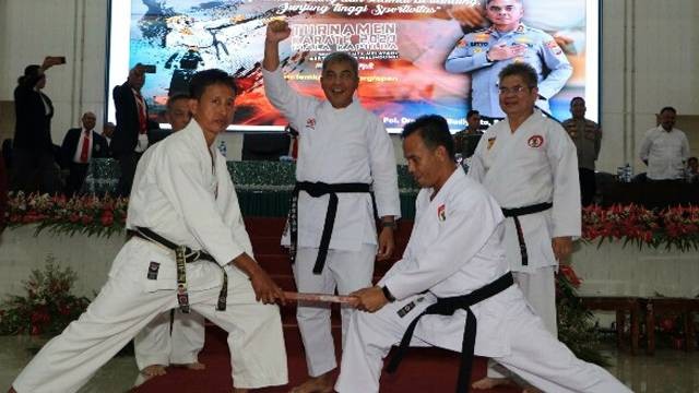 Kapolda Sulawesi Utara (Sulut), Irjen Pol Setyo Budiyanto, membuka turnamen karate Piala Kapolda Sulut 2023.