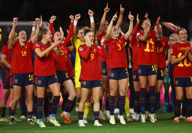 Selebrasi pemain Spanyol merayakan kemenangannya di Final Piala Dunia Wanita FIFA di Stadion Australia, Sydney, Australia. Foto: Carl Recine/Reuters