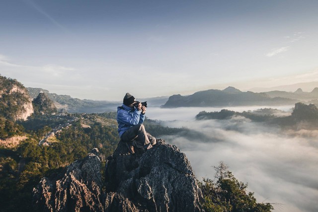 Ilustrasi teknik fotografi long shot. Sumber foto: Unsplash