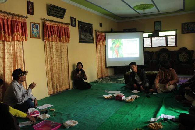 Sesi Diskusi dengan Kelompok Tani Desa Ngadireso