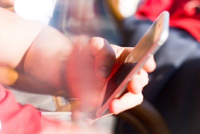 Ilustrasi Cara Memasukkan Voucher Paket Internet Telkomsel. Foto: Unsplash/Sherise Van Dyk