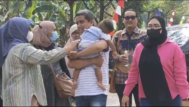 Siti dan keluarga usai tes DNA untuk mengetahui apakah bayinya benar-benar tertukar atau tidak. Foto: Dok. Istimewa