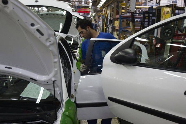 Produsen otomotif Iran, Iran Khodro Industrial Group, siap mengekspor mobil nasional sedan tipe Tara ke Rusia. Foto: Reuters