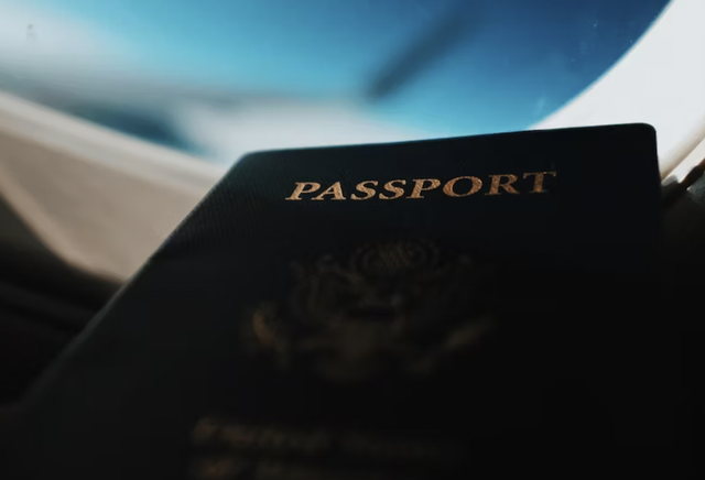 Ilustrasi passport. Foto: Unsplash