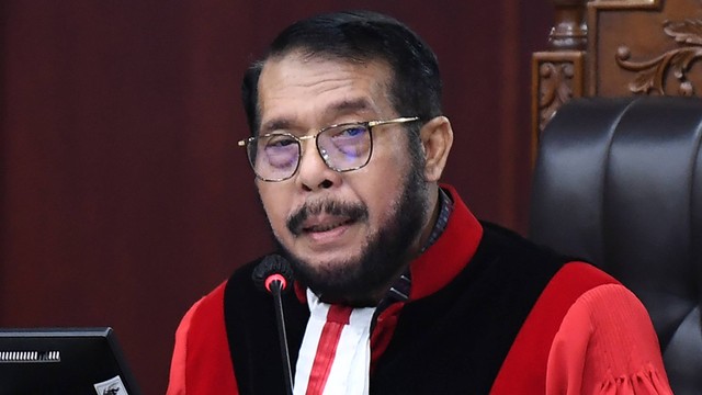 Ketua Majelis Hakim Mahkamah Konstitusi (MK) Anwar Usman memimpin jalannya sidang Pengujian Materiil Undang-Undang Nomor 7 Tahun 2017 tentang Pemilihan Umum di di Gedung MK, Jakarta, Selasa (22/8/2023). Foto: ANTARA FOTO/Sigid Kurniawan