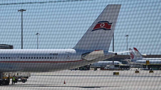 Pesawat Air Koryo terlihat di Bandara Ibukota Beijing pada 22 Agustus 2023. Foto: Greg Baker / AFP