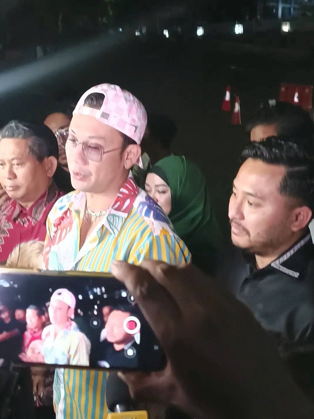 Denny Sumargo datangi Polda Metro Jaya, Selasa (22/8/2023). Foto: Giovanni/kumparan