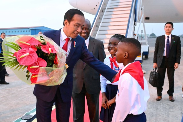 Presiden Jokowi tiba di Mozambik Foto: Dok. Muchlis Jr - Biro Pers Sekretariat Presiden