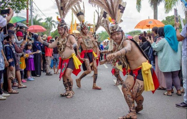 Ilustrasi gambar karnaval dan parade budaya (Dok/Pribadi)