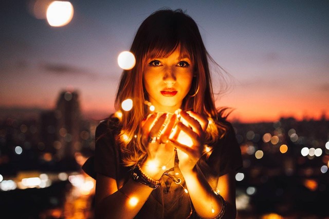 Ilustrasi Law of Attraction. Sumber: pexels
