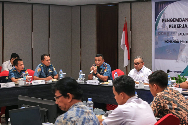 Kemnaker lewat BPVP Belitung bersama Komandan Koppeba TNI AL menggelar FGD Peningkatan SDM Bidang Kemaritiman di Belitung, Selasa (22/8/2023). Foto: Kemnaker