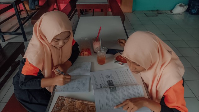 Ilustrasi kunci jawaban ipa kelas 8 halaman 25 26 kurikulum merdeka - Sumber: unsplash.com/@bianca_naira_