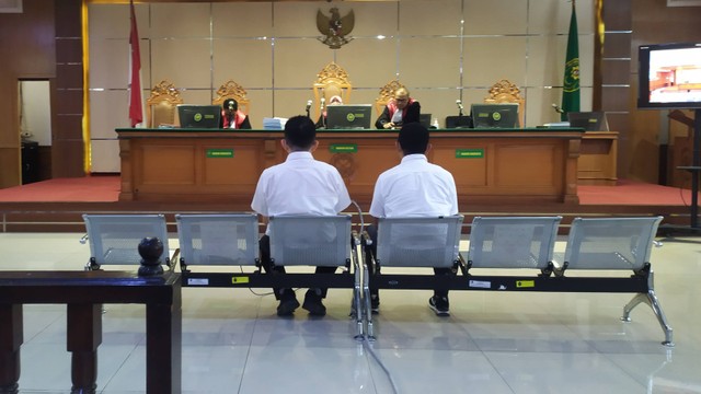 Suasana sidang dengan agenda pembacaan tuntutan pada dua petinggi PT Sarana Mitra Adiguna. Foto: Rachmadi Rasyad/kumparan