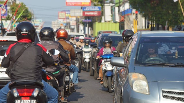 Situasi pengendara di salah satu ruas jalan di Kota Yogyakarta. Foto: Arif UT/Pandangan Jogja
