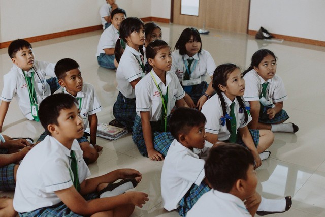 Ilustrasi kunci jawaban bahasa Indonesia kelas 9 halaman 14, sumber: pexels/RonLach