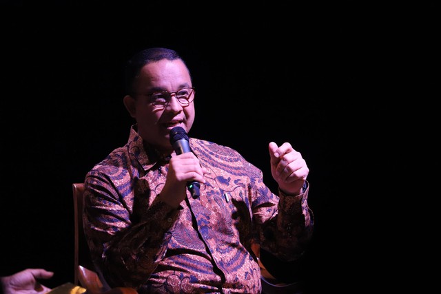 Anies Baswedan menjadi pembicara acara Bicara Kebudayaan:Kini dan Nanti di Teater Wahyu Sihombing, Jakarta, Kamis (24/8/2023). Foto: Dicky Adam Sidiq/kumparan