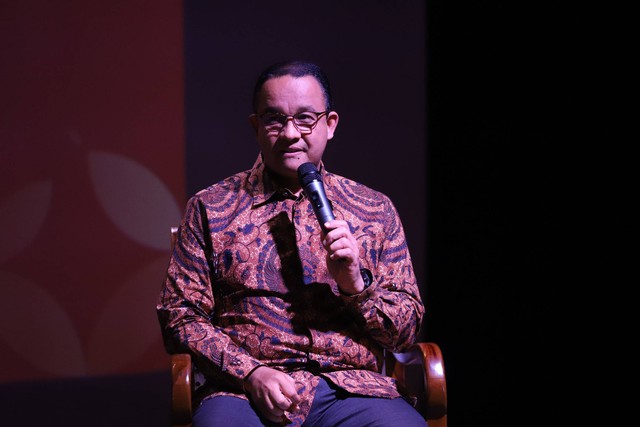 Anies Baswedan menjadi pembicaraa pada acara Bicara Kebudayaan:Kini dan Nanti di Teater Wahyu Sihombing, Jakarta, Kamis (24/8/2023). Foto: Dicky Adam Sidiq/kumparan
