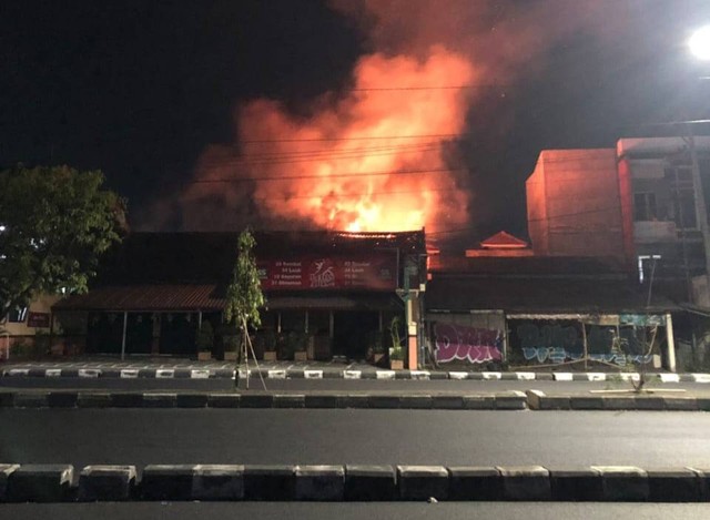 Warung makan SS yang terbakar. Foto: istimewa
