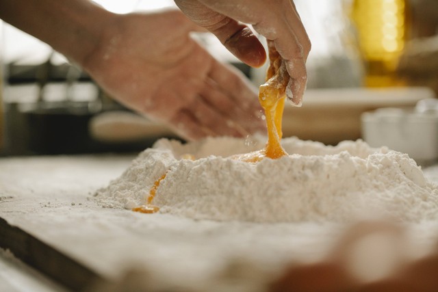 Ilustrasi Cara Membuat Kue Lapis, Foto:pexels/Nicole Michalou
