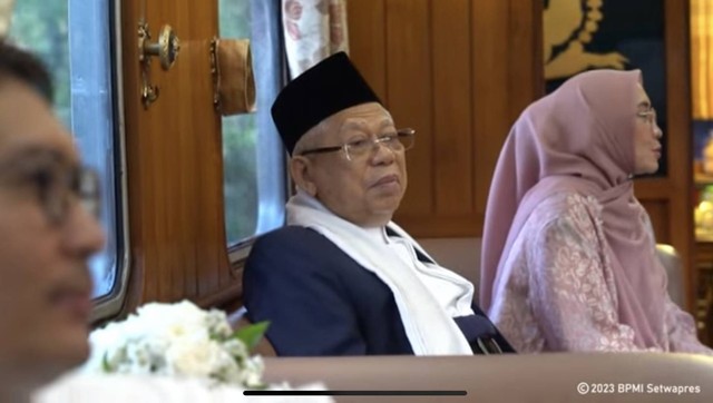 Wapres Ma'ruf Amin saat naik kereta kepresidenan. Foto: Dok. YouTube Wapres Republik Indonesia.