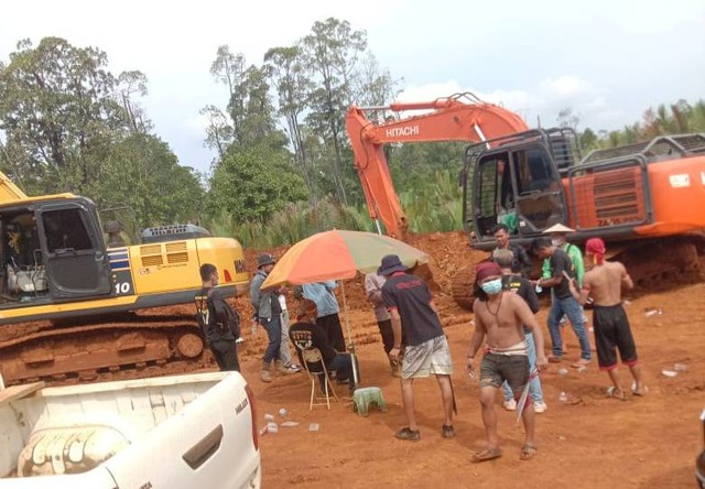 Perusakan ore nikel perusahan PT ANA di Konawe Utara. Foto: Istimewa