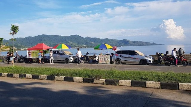 Suasana kawasan Pantai Arteri Mamuju di pagi hari. Foto: Adi Pallawalino