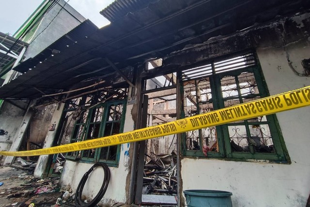 Kondisi rumah korban kebakaran yang tewaskan satu keluarga di Sunter Jaya, Jakarta Utara, Minggu (27/8/2023).  Foto: Hedi/kumparan