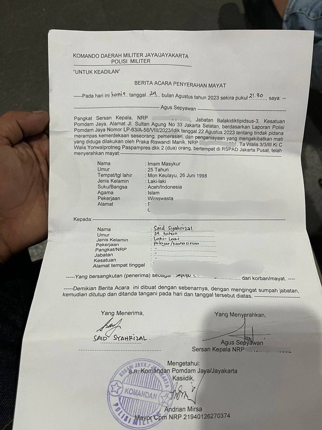 Surat keterangan penyerahan jenazah Imam Masykur, warga Aceh yang diduga disiksa oknum Paspampres. Foto: Dok. Istimewa