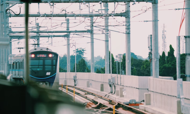 Ilustrasi Apa MRT Dekat Stasiun Sudirman. Sumber: Unsplash/Anisetus Palma