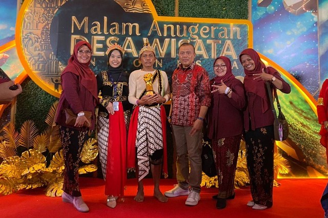 Desa Sidowarno, Wonosari Klaten, Jateng, meraih juara empat kategori suvenir dalam penghargaan Anugerah Desa Wisata Indonesia (ADWI) Kemenparekraf RI 2023. Foto: Dok. Pemkab Klaten