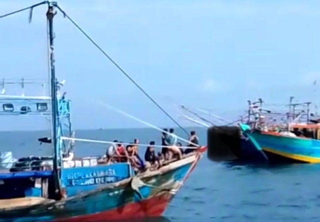 Nelayan Kalbar Tangkap Dua Kapal Centrang di Pulau Pelapis pada Sabtu, 26 Agustus 2023. Foto: Dok. Hi!Pontianak