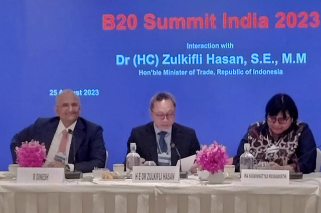 Mendag Zulkifli Hasan saat menghadiri Diskusi Meja Bundar Konfederasi Industri India bersama para CEO terkemuka India di New Delhi, India, Jumat (25/8). Foto: Kemendag RI